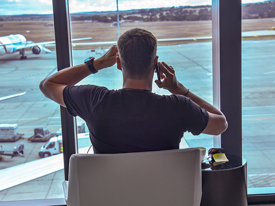 a-traveling-executive-conducts-business-from-an-ex-2023-11-27-05-05-56-utc 1